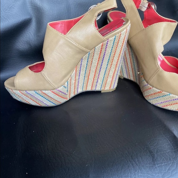 Unlisted Kenneth Cole colorful Wedge Sz 8.5_524 - Picture 2 of 5